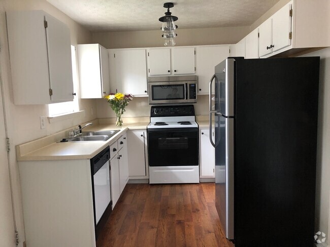 Building Photo - 104 Waterview Dr Unit Condo with private garage