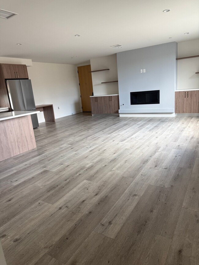 Building Photo - 5923 Laurel Canyon Blvd