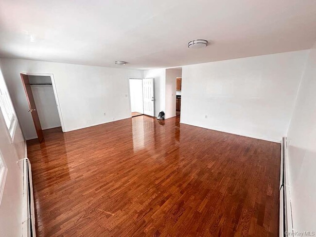 Photo - 197-03 120th Ave