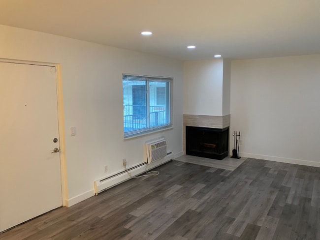 Photo - 2225 S Jasmine St Unit 302