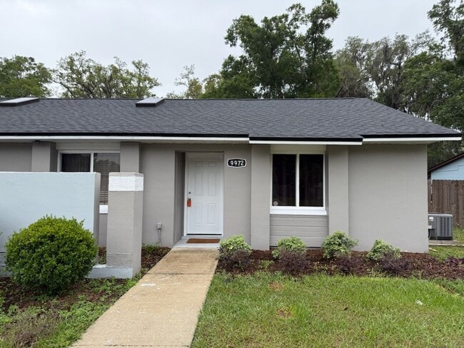 Building Photo - UCF Duplex