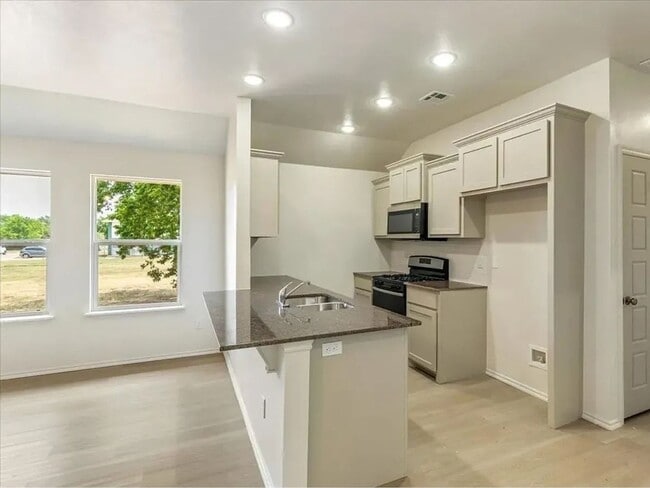 Building Photo - Move-In Ready 2-Bed Home in Lawton w/ Garage