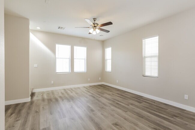 Photo - 6644 Weeping Pine St