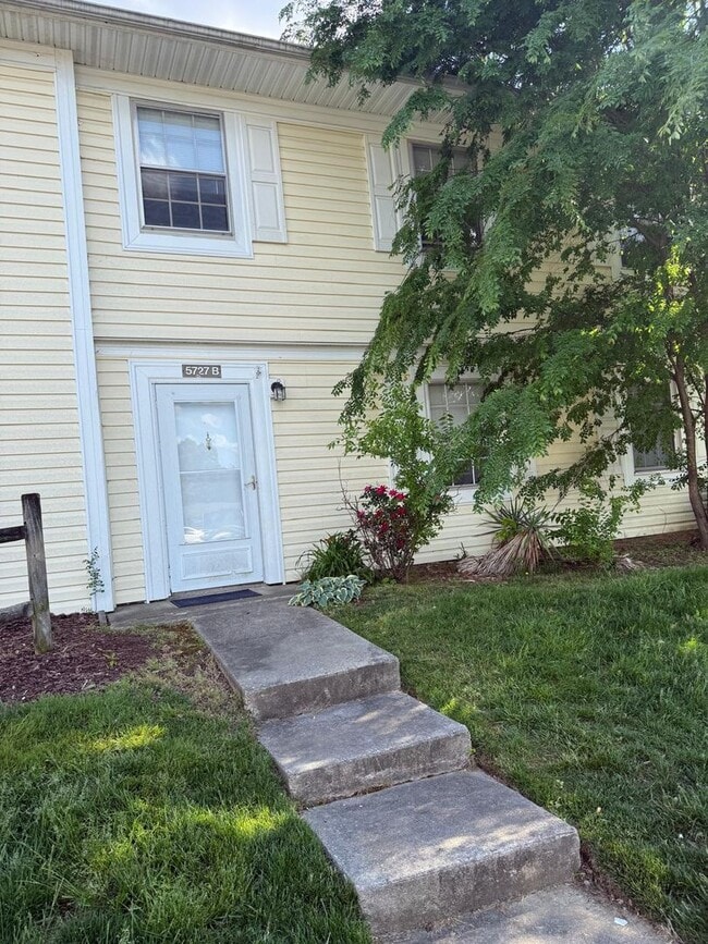 AVAILABLE NOW! - AVAILABLE NOW! Condo Unit B
