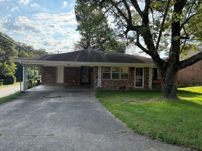 Building Photo - 823 N Bryan St Rental