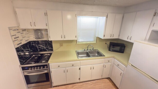 Photo - 440 Maddock St Unidad 2