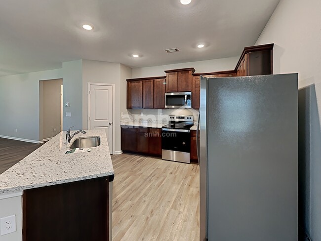 Photo - 613 Gleaner Wy