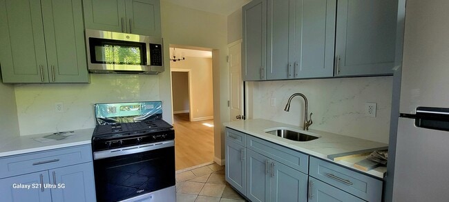 Building Photo - 723 Humboldt St Unit 1 Rental