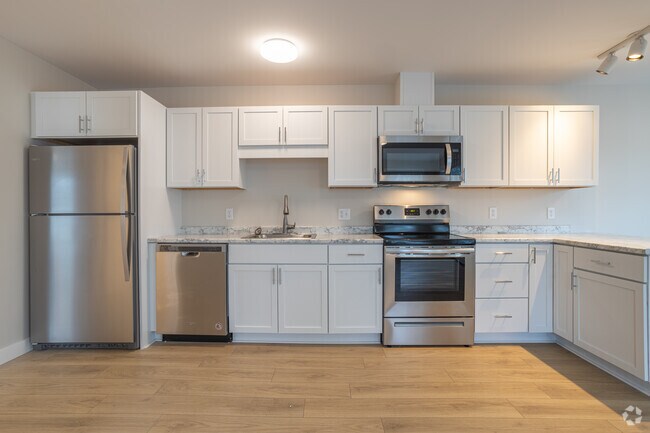 1BR, 1BA, 670sf - Oak Hill