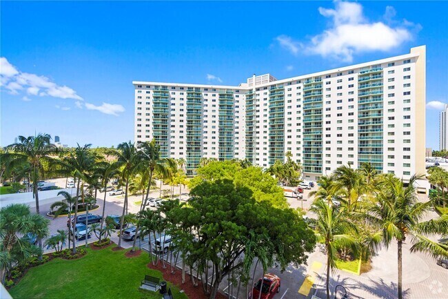 Building Photo - 19390 Collins Ave Unit 502 Rental
