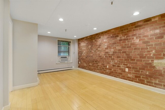 Building Photo - 319 Barrow St Rental