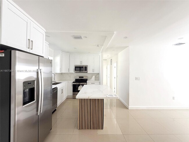 Photo - 631 NE 171 St