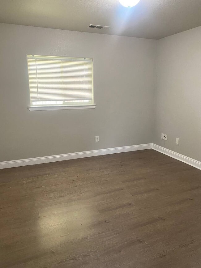 Photo - 148 N West St