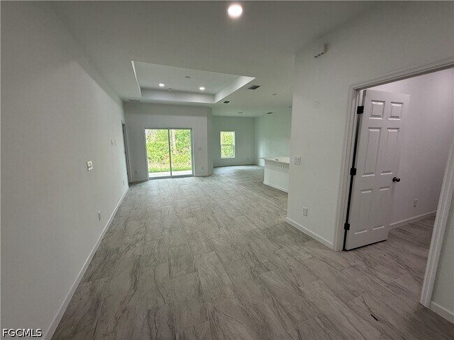 1103 W 10th St