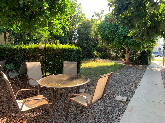 Photo - 4037 Van Dyke Ave Unidad B