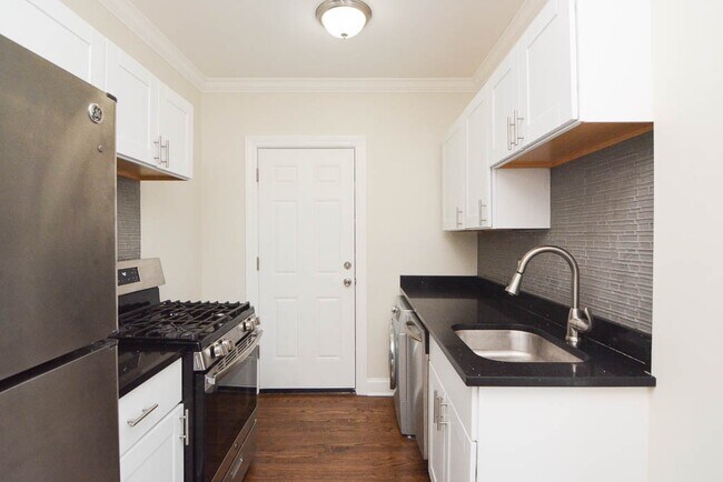 Photo - 3821 N Greenview Ave Unidad E3