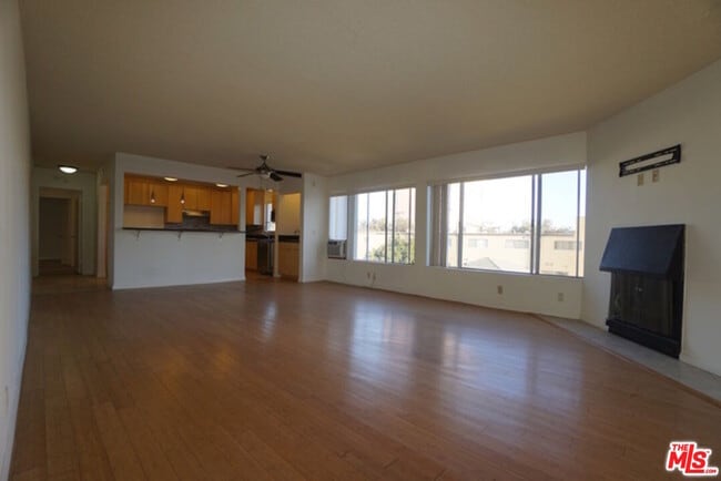 Building Photo - 1033 6th St Unit 310 Rental