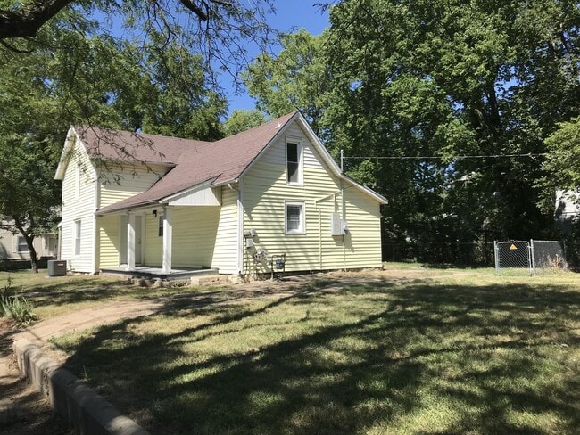 Building Photo - House for Rent