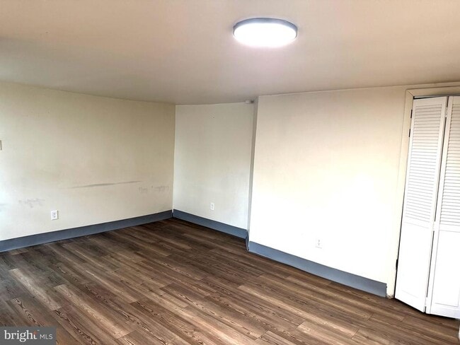 Photo - 725 W Broad St Unidad 4