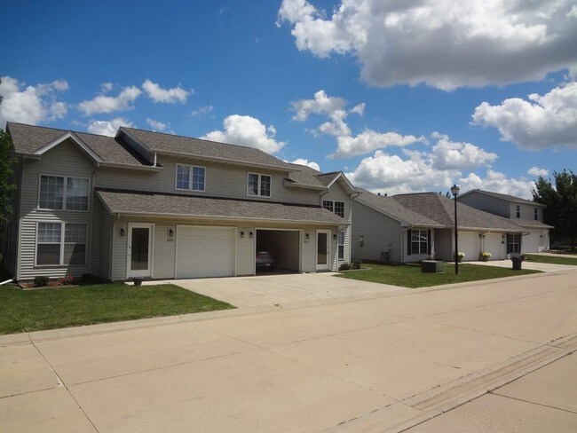 Apartments For Rent With Garages Near Illinois State University In 10 Normal Il Apartments For Rent Near Illinois State University With Garages