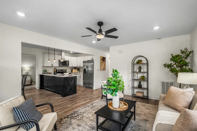 Photo - 105 Cabot Ct