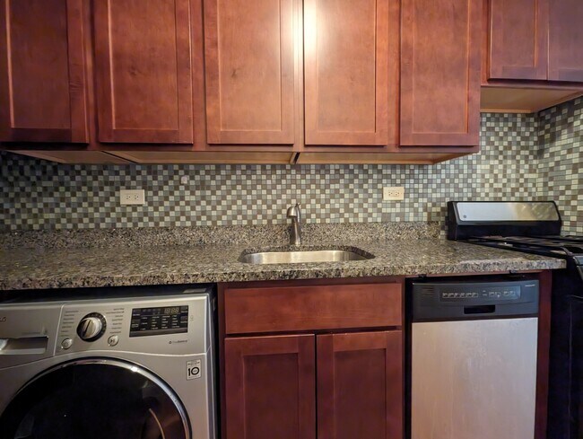 Photo - 557 W Arlington Pl Unit 3