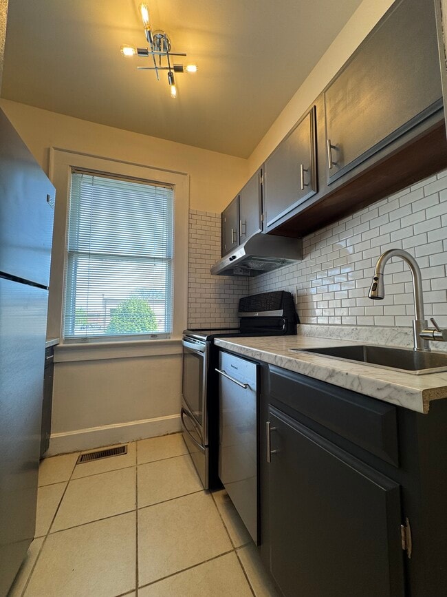 Photo - 616 SE 3rd St Unit 2