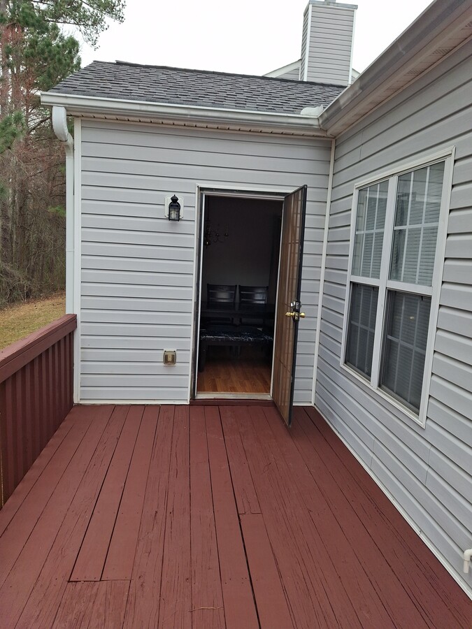 Photo - 410 Burdett Ridge Ct