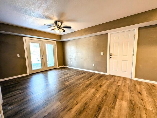 Photo - 1319 B Ave W