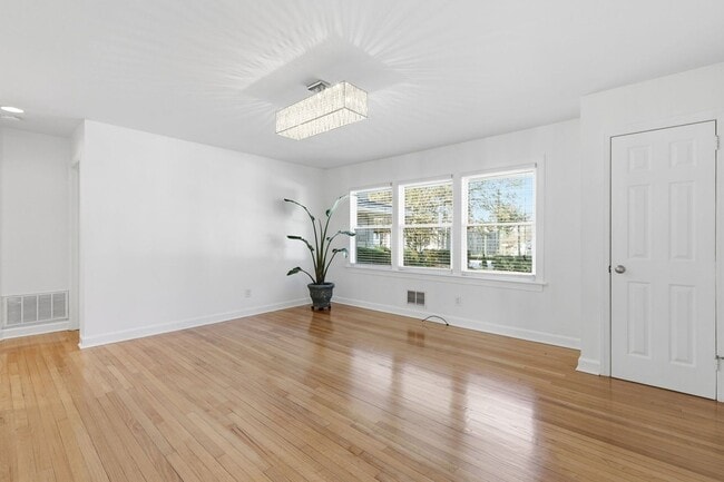 Photo - 902 New Bern Ave