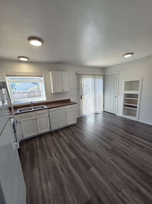 Photo - Inviting 3-Bedroom Home with Expansive Backyard on a Peaceful Cul-de-Sac | Available July 10
