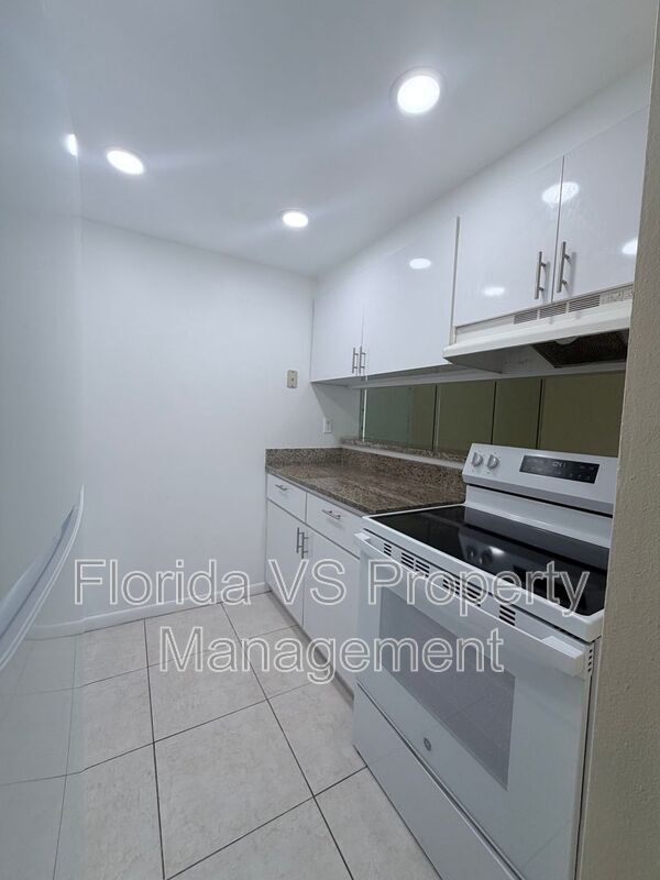 Photo - 925 W Oak Ridge Rd Unit C