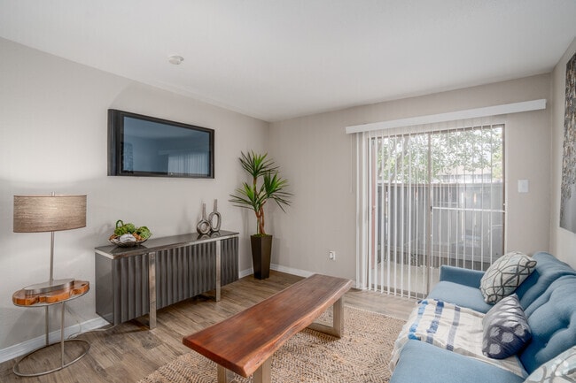 1BR, 1BA - 578SF - Living Room