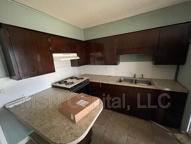 Photo - 1302 Plummer St Unit F