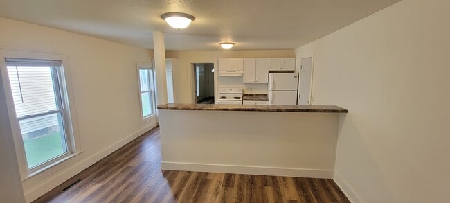 Photo - 121 Broadway St