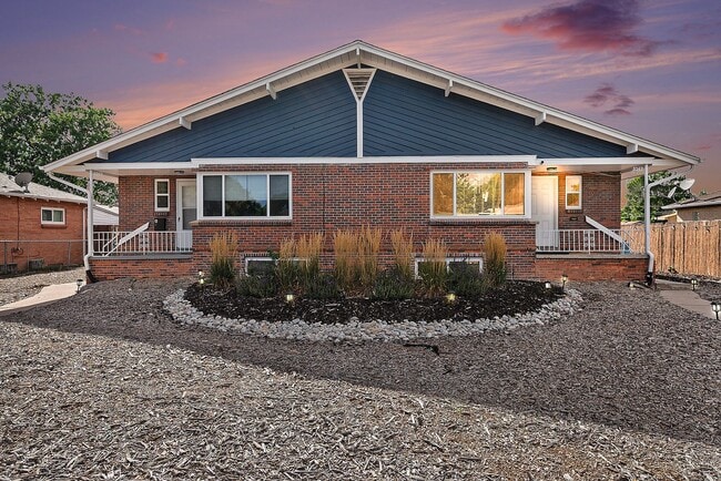 Building Photo - Spacious Top Unit #3247 A Rental
