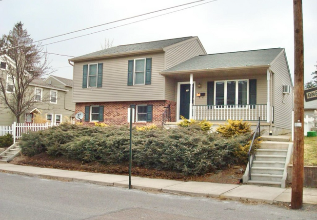 Building Photo - 950 Vine St Rental