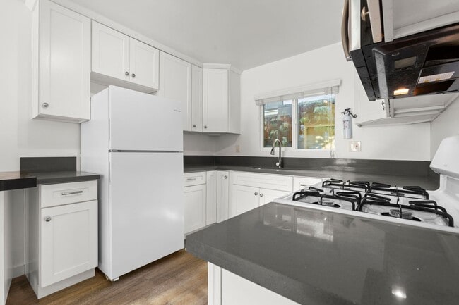 Photo - BEAUTIFUL Studio in Inglewood !!