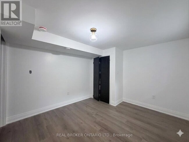 Photo - 184 Ottawa St S