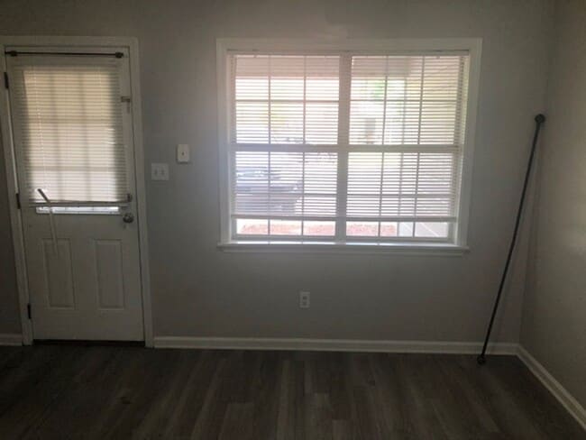 Photo - 468a Mobile St