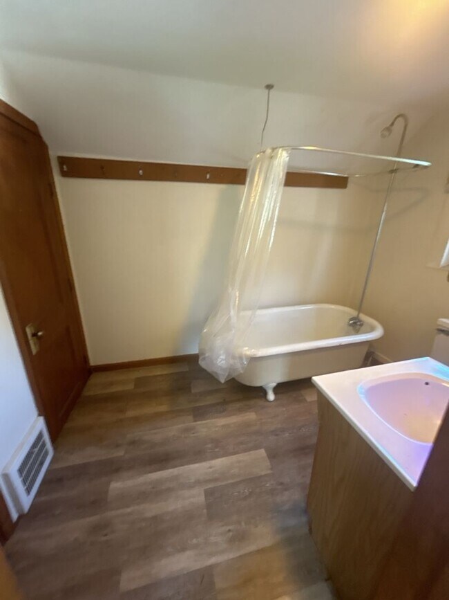 Photo - 7207 Deveny Ave Unidad UP