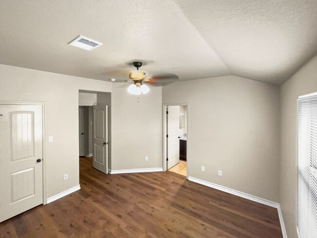 Building Photo - Move In Ready Rental