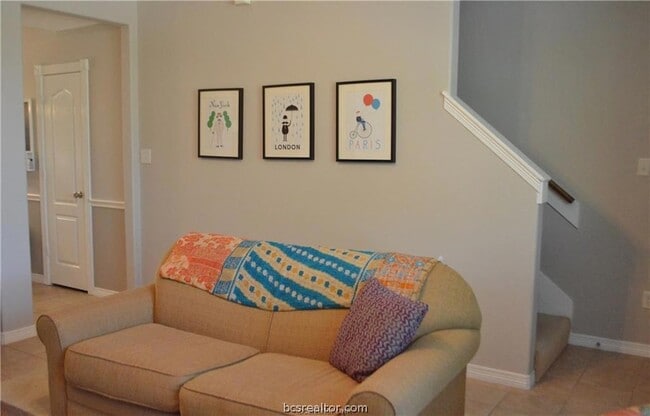 Photo - 1000 Spring Loop Unidad 1604