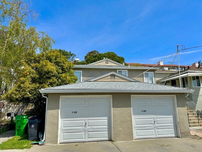 Photo - $1,950 - GORGEOUS TWO BEDROOM DUPLEX UNIT WITH GARAGE IN HAYWARD FOOTHILLS