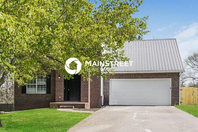 3 Bedroom Pet-Friendly Home in Knoxville, TN with Main Street Renewal