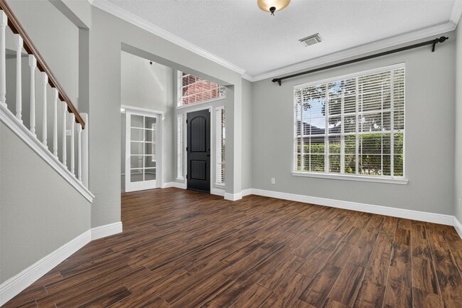 Photo - 108 Oak Creek Ln