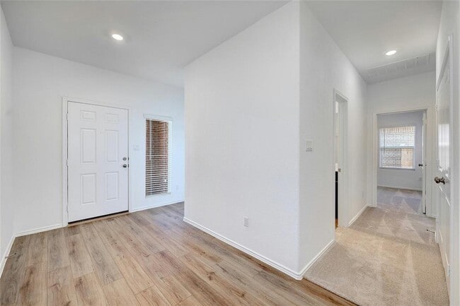 Photo - 113 Standing Rock Ln