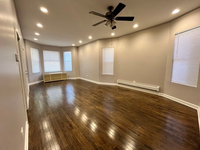 Living room dining room combo - 1722 N Central Park Ave Unit 1