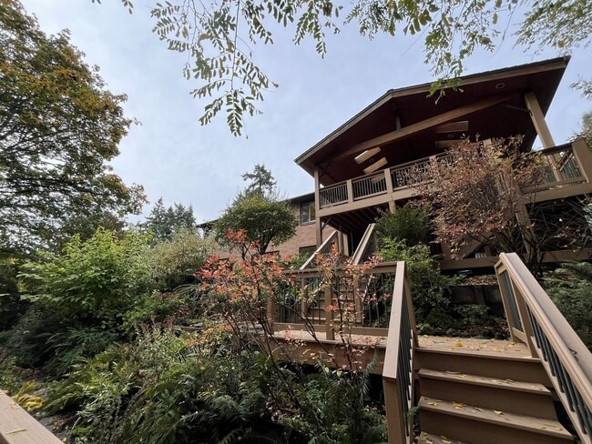 Building Photo - ATA2332 Unit A