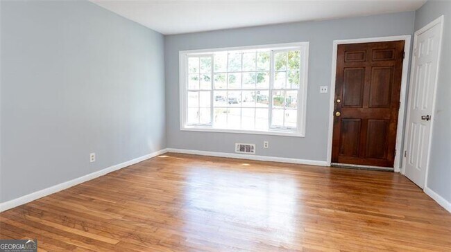 Photo - 2917 Cambridge Dr SW